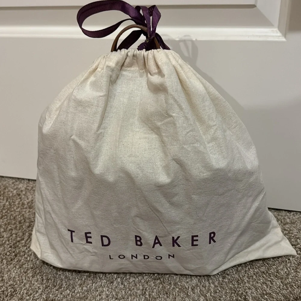 Ted Baker London Florean Flower Laser Cut Tote - Picture 11 of 12